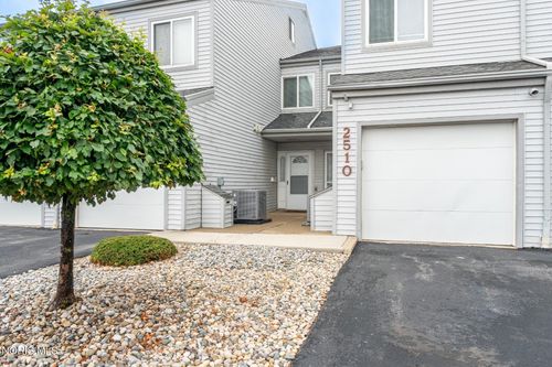 2510 W Village Dr, Toledo, OH, 43614-4750 | Card Image