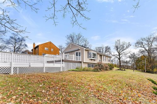 70 Cedar Ln, Ossining, NY, 10562-2415 | Card Image