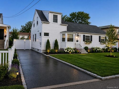 b-10 Mckinley Ave, Lindenhurst, NY, 11757-5960 | Card Image