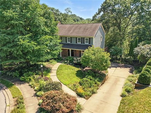 2696 Timberglen Dr, Wexford, PA, 15090-7561 | Card Image