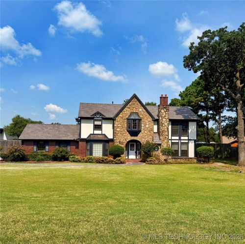 1103 Oakwood Cir, Henryetta, OK, 74437-1833 | Card Image