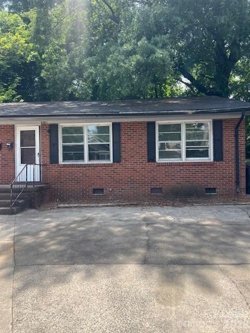 318 Salisbury Road, Statesville, NC, 28677 | Card Image