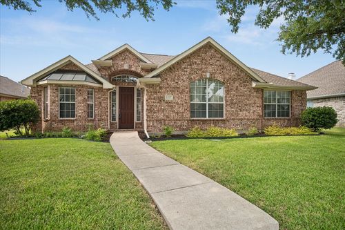 1537 Bosque Dr, Carrollton, TX, 75010-6410 | Card Image