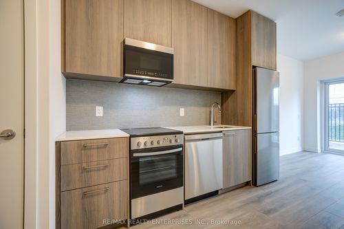 109-7439 Kingston Rd, Scarborough, ON, M1B5S3 | Card Image