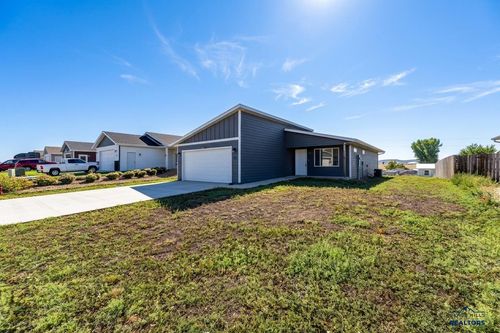 421 Nighthawk Dr, BOX ELDER, SD, 57719-8156 | Card Image