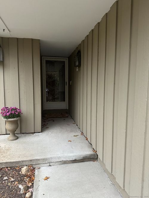 10-10 Ledgebrook Dr, Norwalk, CT, 06854-1016 | Card Image