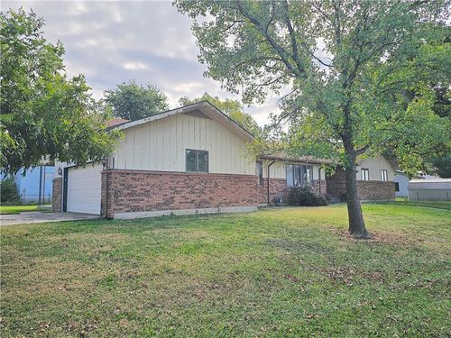 501 Pine St, Colony, KS, 66015-7224 | Card Image