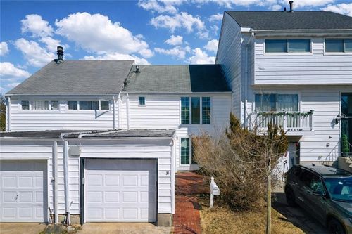 31 Barclay Cir, Staten Island, NY, 10312-1701 | Card Image
