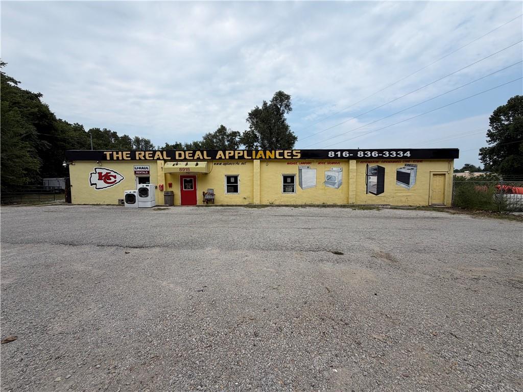 8918 E Us Highway 24, Independence, MO 64053