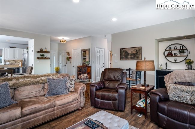 ROBIN-2 - 934 Chetola Lake Drive, Condo with 2 bedrooms, 2 bathrooms and null parking in Blowing Rock NC | Image 6