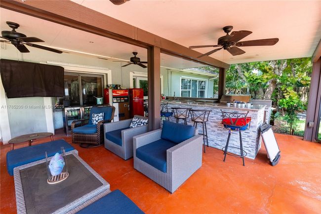 8001 Sw 133 Rd St, House other with 3 bedrooms, 3 bathrooms and null parking in Pinecrest FL | Image 17