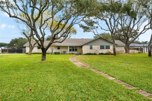 948 Oak Ave, Rockport, TX, 78382-6002 | Card Image