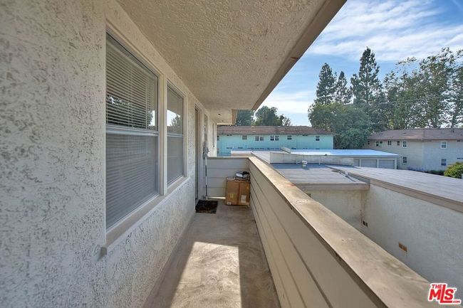UNIT-4 - 5815 Bowcroft St, Condo with 1 bedrooms, 1 bathrooms and 1 parking in Los Angeles CA | Image 5