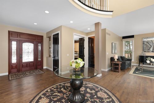 49474 Pine Ridge Ct, Plymouth, MI, 48170-6306 | Card Image