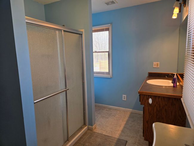 Full Bathroom | Image 22
