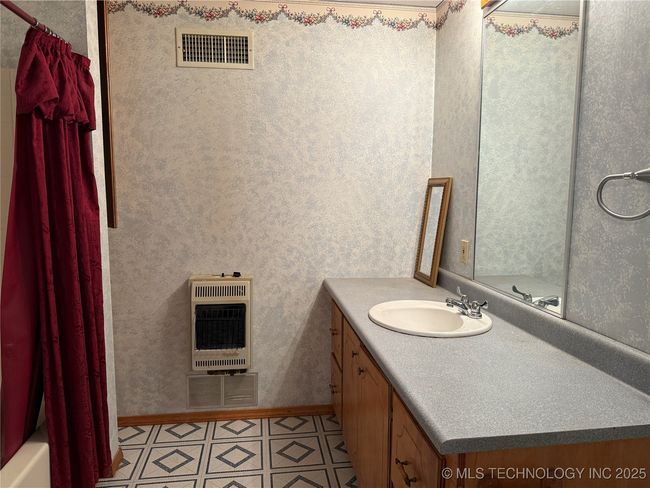 307 S Cherokee St, House other with 3 bedrooms, 2 bathrooms and null parking in Locust Grove OK | Image 14