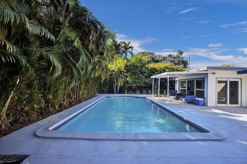 1050 Ne 150th St, Miami, FL, 33161-2448 | Card Image