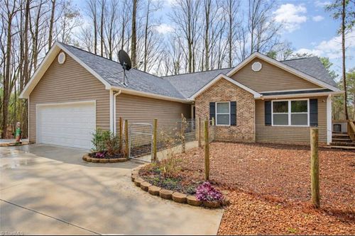 2186 Covington Rd, King, NC, 27021-7630 | Card Image