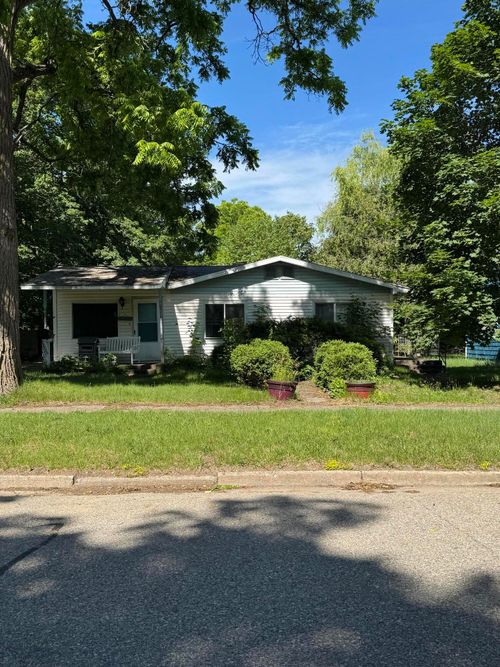 611 Rose Ave, Big Rapids, MI, 49307-1369 | Card Image