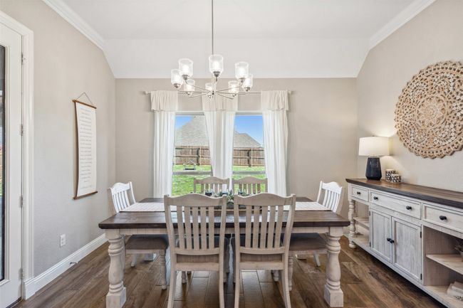 Breakfast area overlooking backyard | Image 19