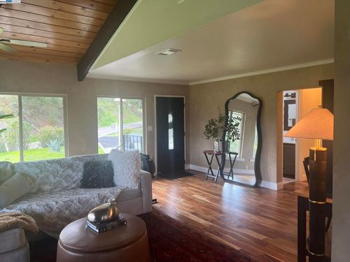 188 Country Club Ln, Napa, CA, 94558-9312 | Card Image