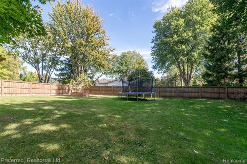 46701 Territorial Rd, Plymouth, MI, 48170-2952 | Card Image