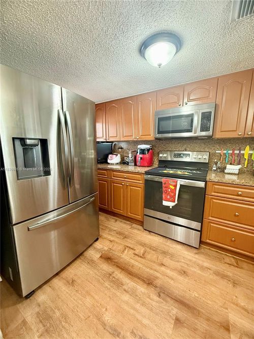 apt-201-9917 W Okeechobee Rd, Hialeah Gardens, FL, 33016-3149 | Card Image