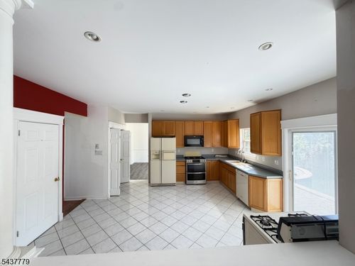 373 Stonehenge Dr, Phillipsburg, NJ, 08865-2075 | Card Image
