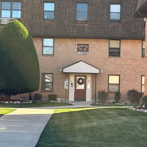 13 N End Dr, Secaucus, NJ, 07094-4045 | Card Image