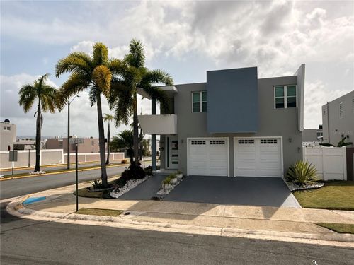 URB LAS CASCADAS Calle Aguas Buenas, Toa Alta, PR, 00953 | Card Image
