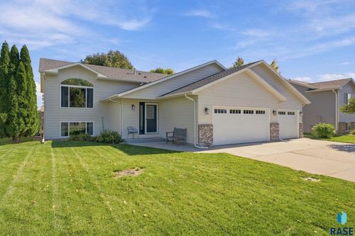 1812 S Monticello Ave, Sioux Falls, SD, 57106-5122 | Card Image