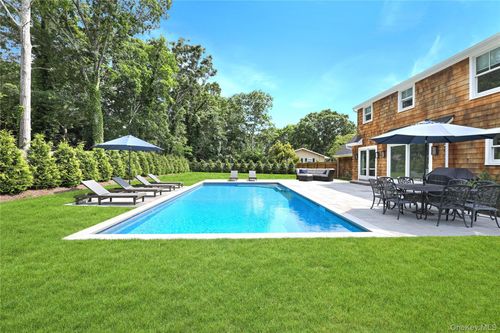 16 Pin Oak Ln, Westhampton Beach, NY, 11978-2036 | Card Image