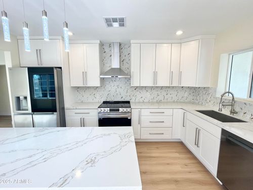 1514 W Lynwood St, Phoenix, AZ, 85007-1814 | Card Image