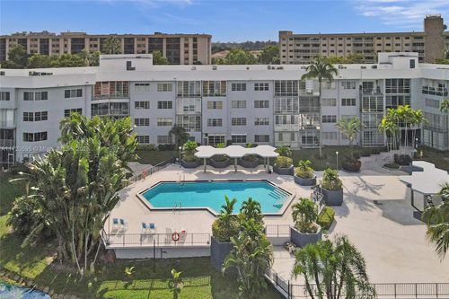 apt-222-877 Ne 195th St, Miami, FL, 33179-3408 | Card Image