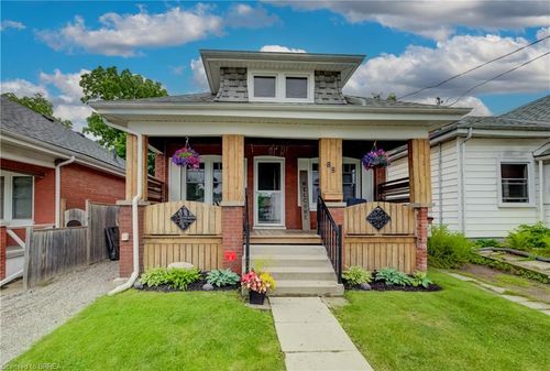 88 Walnut St, Brantford, ON, N3T1H4 | Card Image