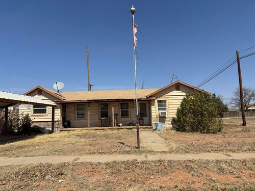 802 16th St, Seagraves, TX, 79359 | Card Image