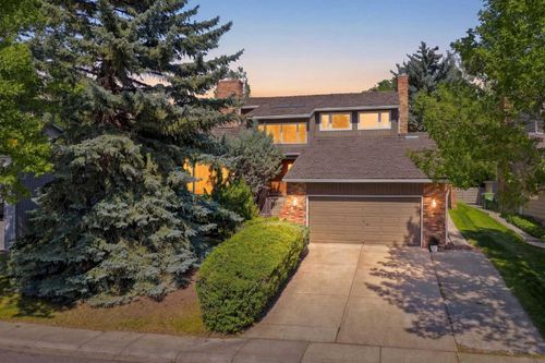 952 Edgemont Rd Nw, Calgary, AB, T3A2J3 | Card Image