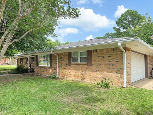 1502 Robin St, House other with 3 bedrooms, 2 bathrooms and null parking in Mineola TX | Image 4
