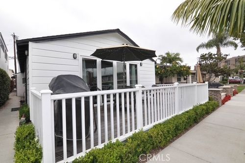 433 Heliotrope Ave, Corona del Mar, CA, 92625-2947 | Card Image