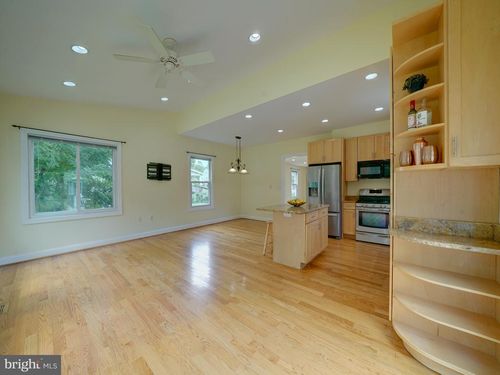 4909 Fox St, COLLEGE PARK, MD, 20740-1812 | Card Image