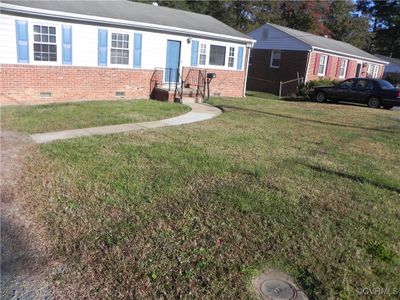 View of front of property with a front yard | Image 2