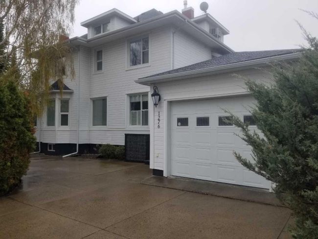 1276 5 Avenue S, Home with 6 bedrooms, 5 bathrooms and 5 parking in Lethbridge AB | Image 1