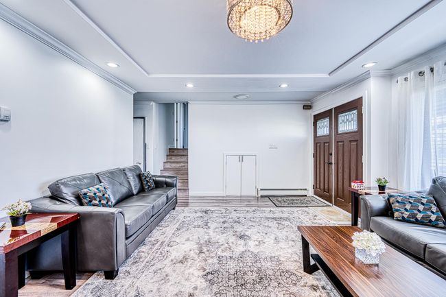7768 18th Ave, House other with 6 bedrooms, 3 bathrooms and 2 parking in Burnaby BC | Image 4