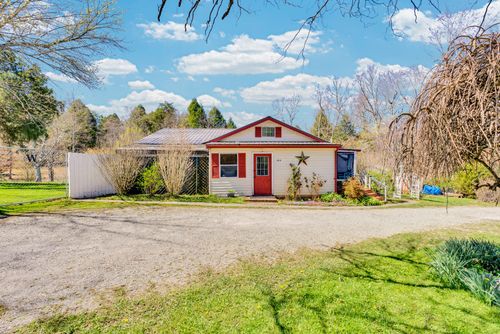 105 Dripping Springs Rd, Monterey, TN, 38574-6946 | Card Image