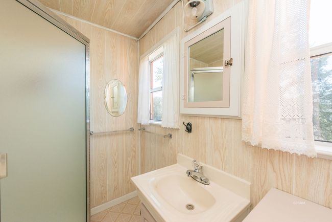 Bath in Main Home | Image 20
