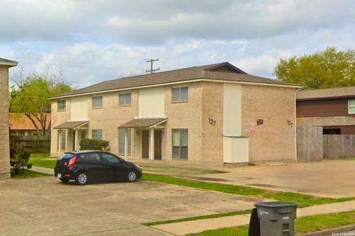 127 Regency Ave, Victoria, TX, 77904-2528 | Card Image