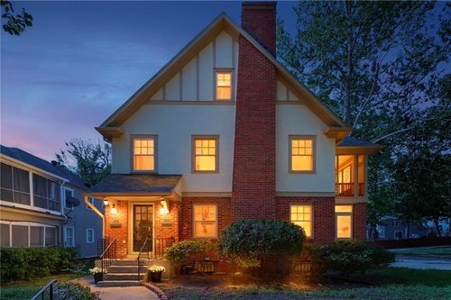 401 E 63rd Ter, Kansas City, MO, 64110-3333 | Card Image