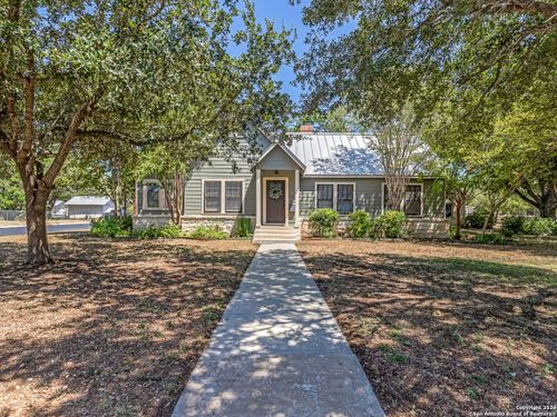 1212 29th St, Hondo, TX, 78861-3212 | Card Image