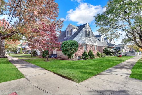 26204 83rd Ave, Glen Oaks, NY, 11004-1727 | Card Image