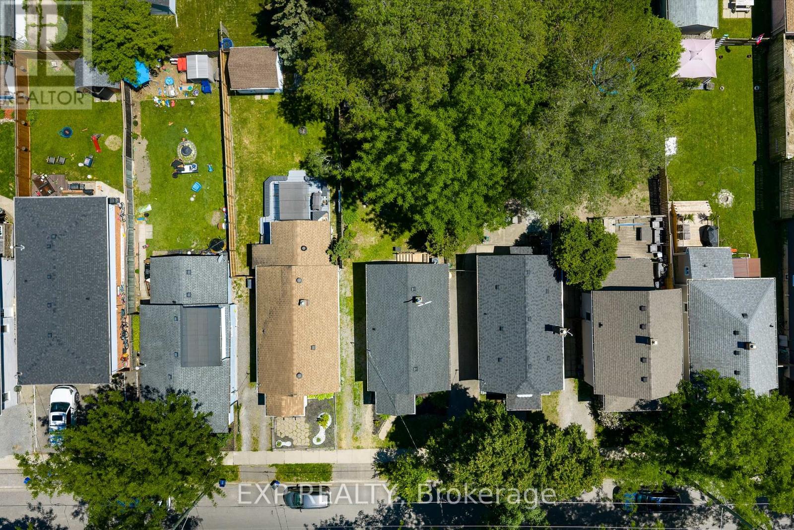 Residential in St. Catharines (E. Chester) 3